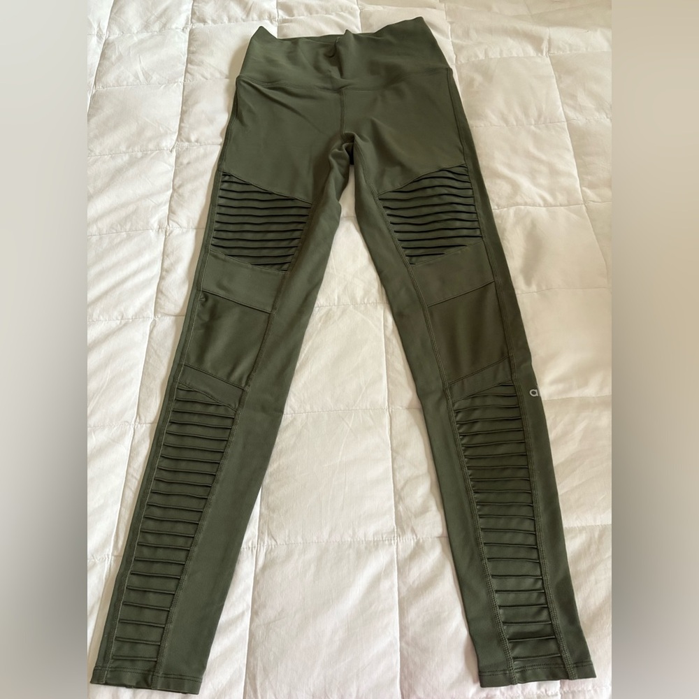 Alo Moto Leggings army green size medium